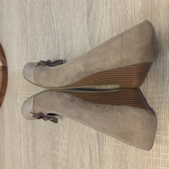 New Madden Girl Gold Beige Bow Flats - Picture 6 of 11